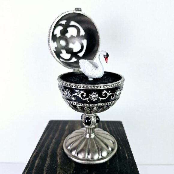 Jane Seymour Musical Egg Box "Swan Lake" St. Catherine's Court, EC, No Box - Picture 8 of 8